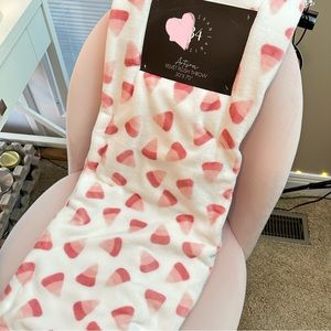 NWT Artisan 34 Pink Candy Corn Halloween Throw